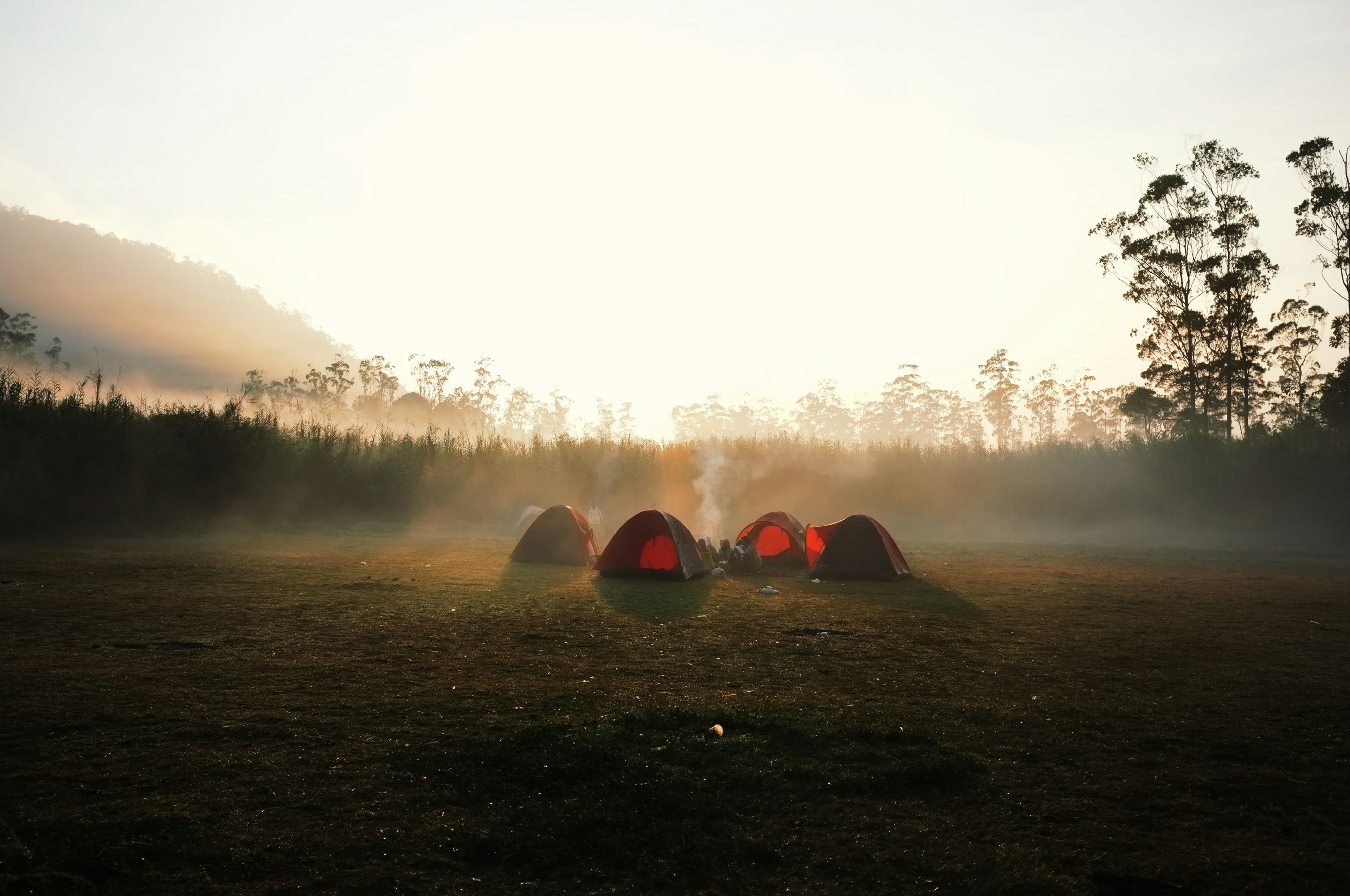 Suasana Pineus Tilu Riverside Camping di Bandung